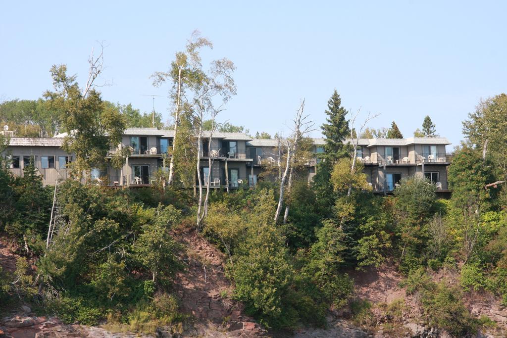Cliff Dweller On Superior Hotel 2*
