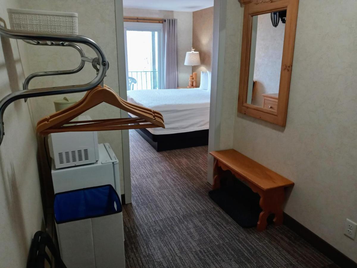 Cliff Dweller On Superior Hotel