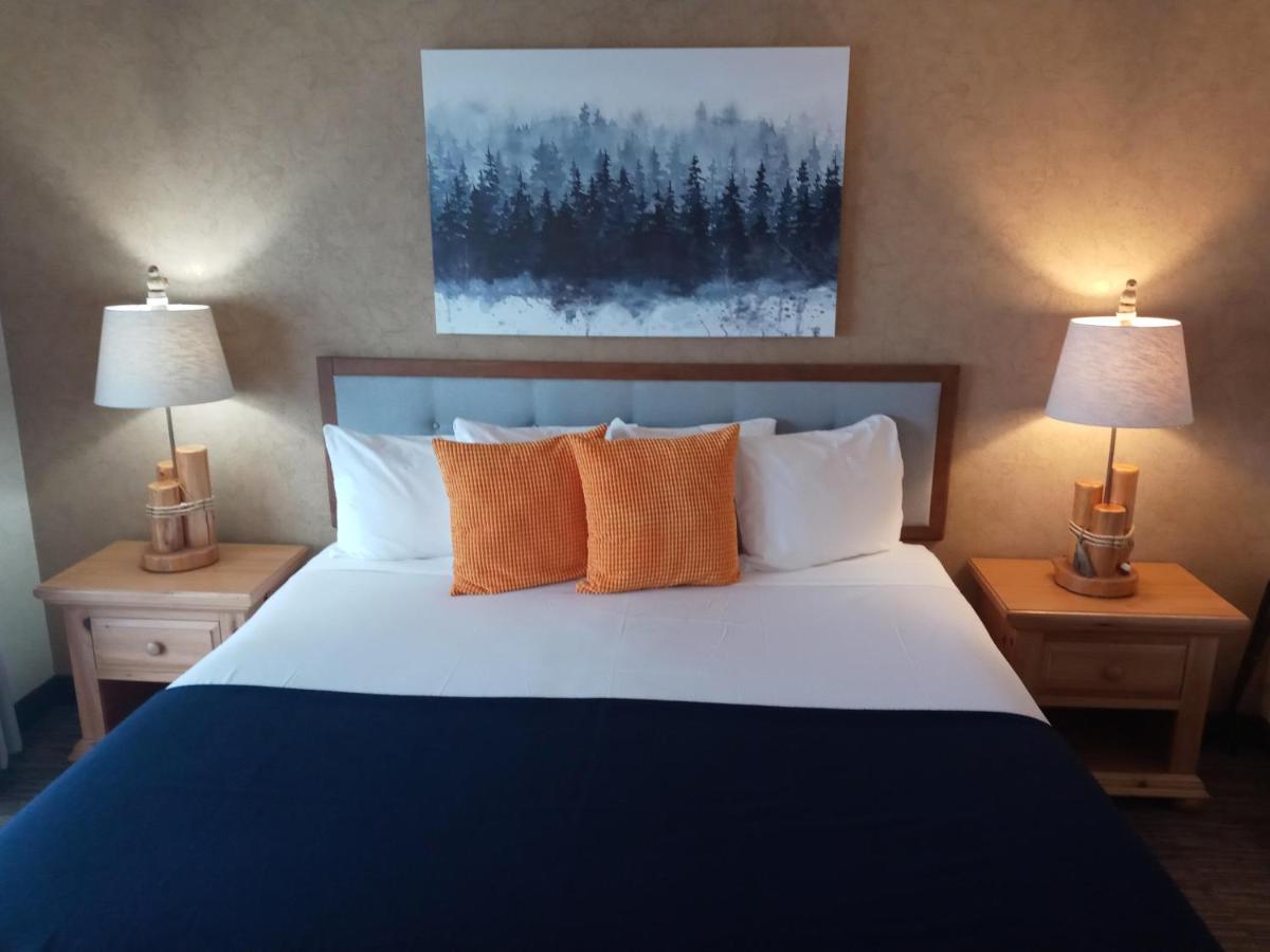 Cliff Dweller On Superior Hotel Tofte
