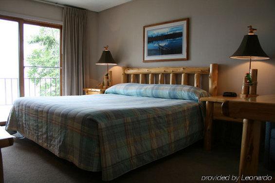 Cliff Dweller On Superior Hotel 2*