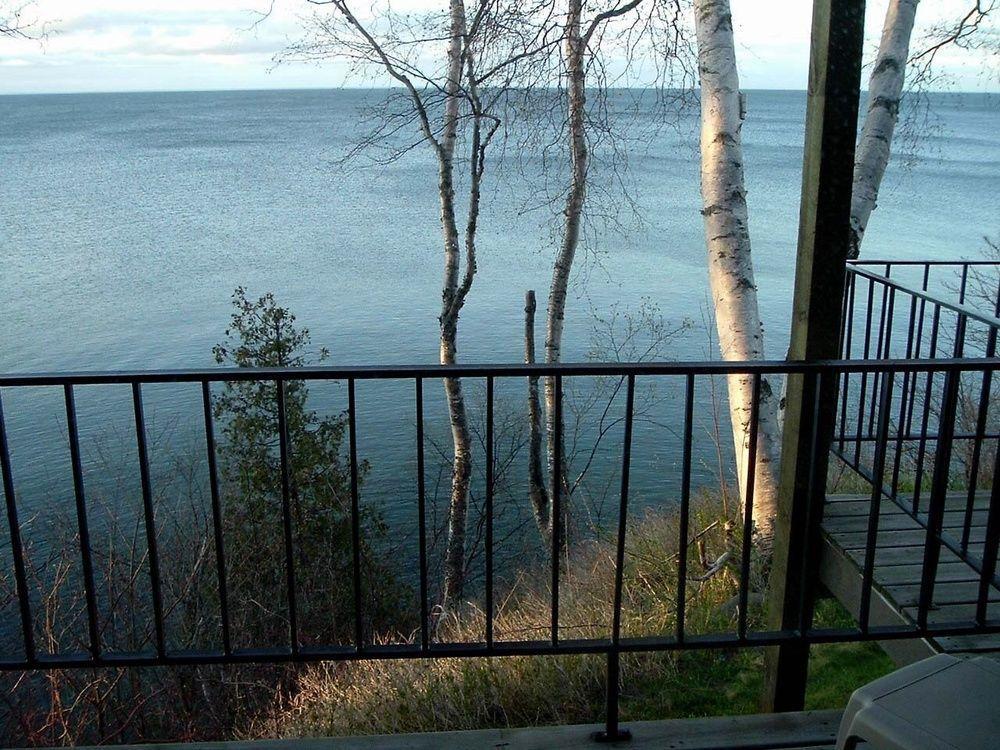 Cliff Dweller On Superior Hotel