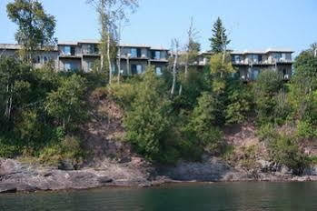 Cliff Dweller On Superior Hotel Tofte