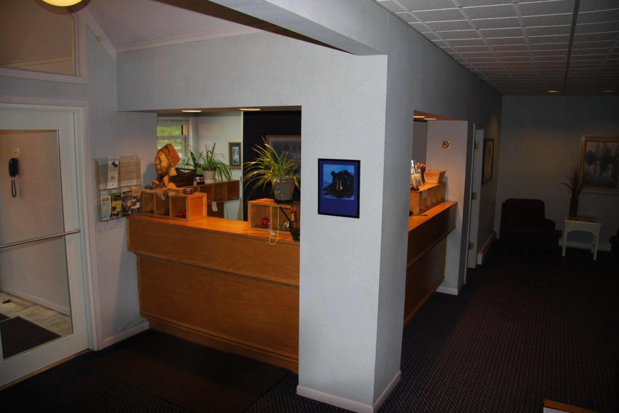 Cliff Dweller On Superior Hotel Tofte
