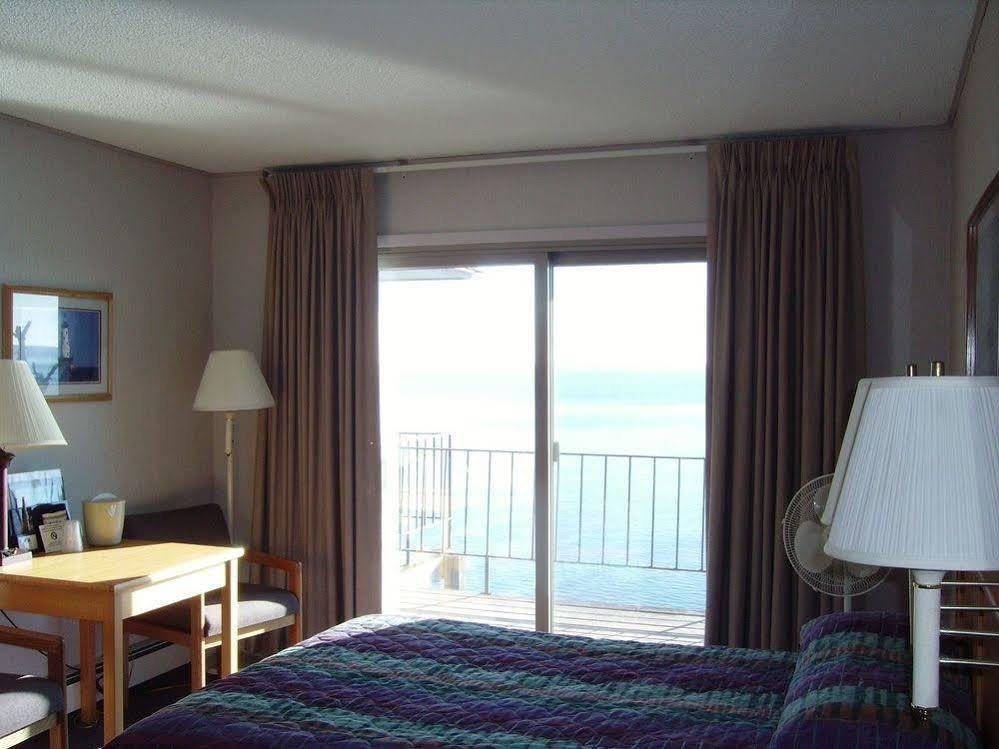 Cliff Dweller On Superior Hotel Tofte
