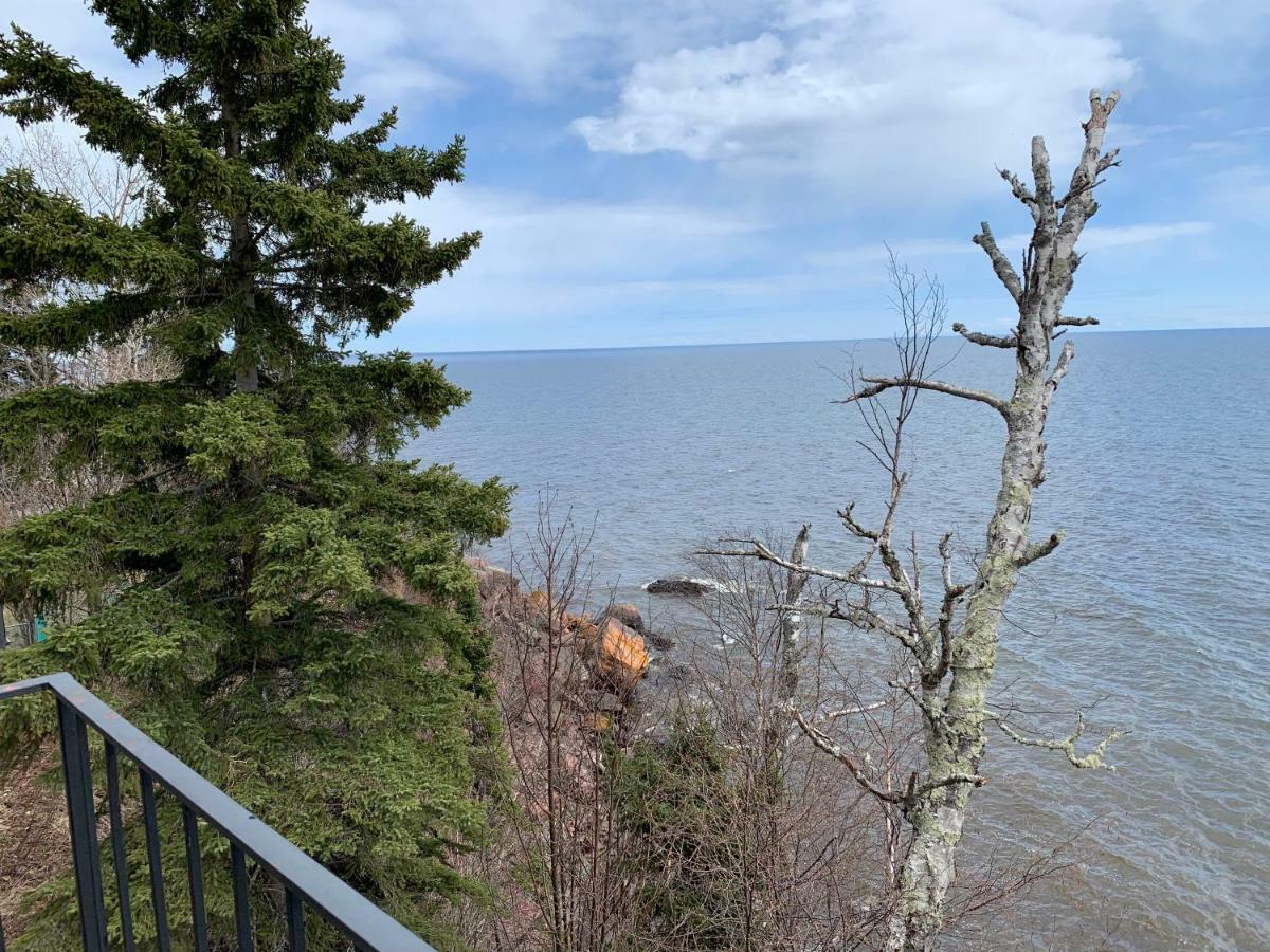 Cliff Dweller On Superior 2*