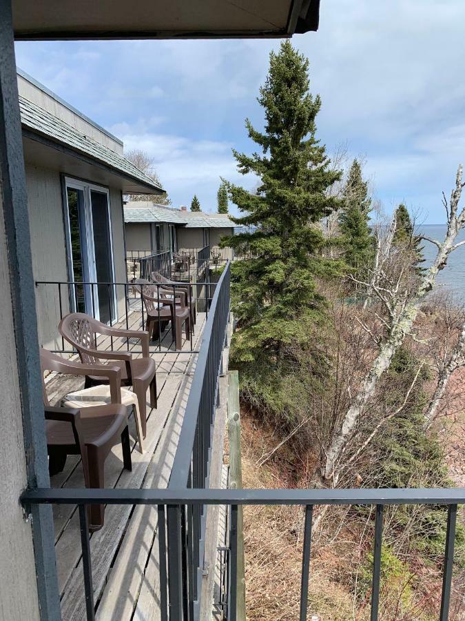 Cliff Dweller On Superior 2*